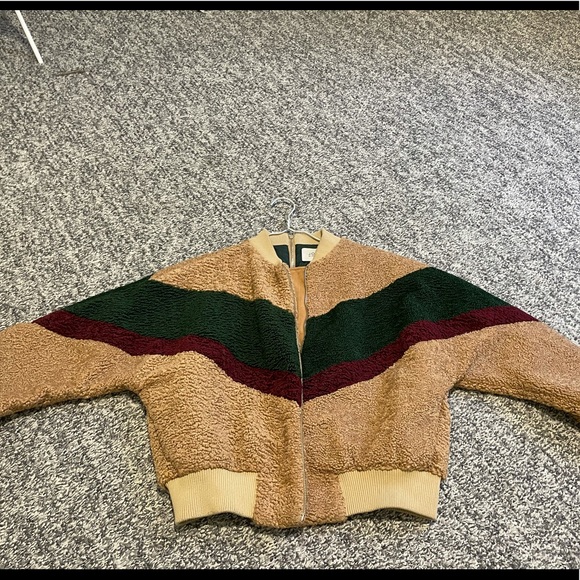 Sherpa jacket perfect for spring or fall - Picture 5 of 5